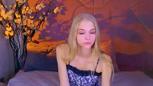 4example Chloe online show from October 21, 2025, 10:36 am