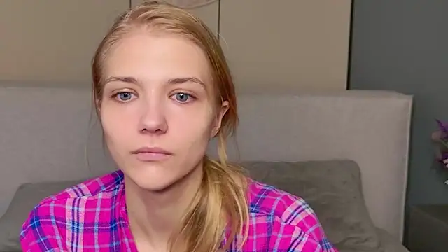 4example Chloe online show from April 5, 2026, 5:47 am