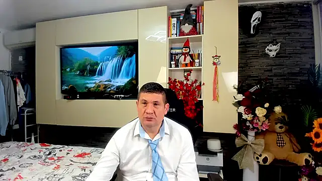 SpartacusDaddy48 online show from April 12, 2026, 2:42 pm