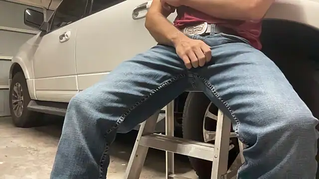 Snapshot of HorneyCowboy154 chatting on September 25, 2025, 10:27 pm HorneyCowboy154 online show from September 25, 2025, 10:27 pm