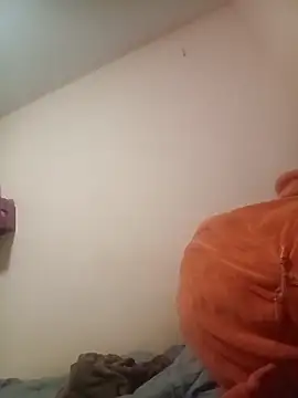 Caroomoom27 online show from April 13, 2026, 7:12 am