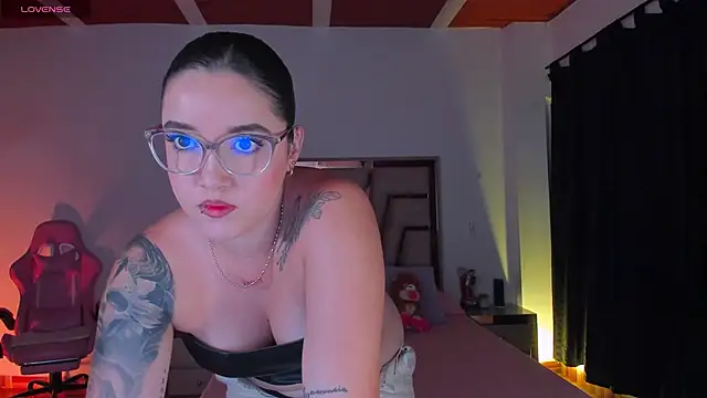 Snapshot of lunaarose chatting on February 12, 2026, 3:06 am lunaarose online show from February 12, 2026, 3:06 am