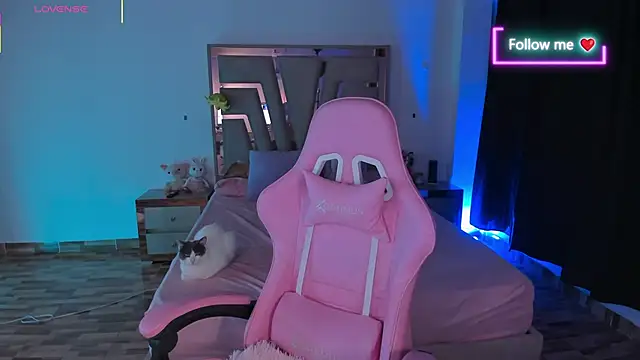 Snapshot of lunaarose chatting on February 14, 2026, 5:40 am lunaarose online show from February 14, 2026, 5:40 am