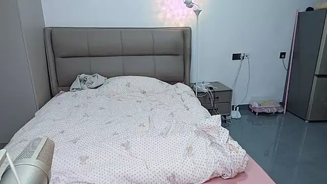 kexin a online show from October 17, 2025, 11:56 am