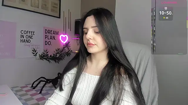 LiaWoow online show from November 9, 2025, 2:43 pm