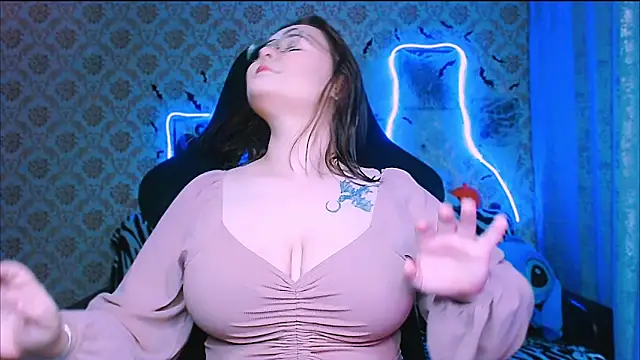 InLoveWithLife26 online show from October 28, 2025, 6:40 pm