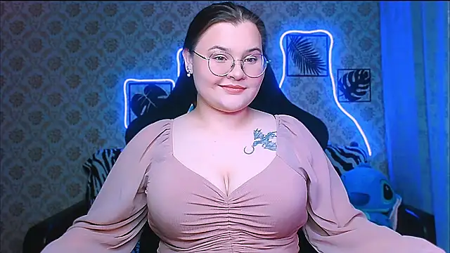 InLoveWithLife26 online show from November 4, 2025, 8:23 pm