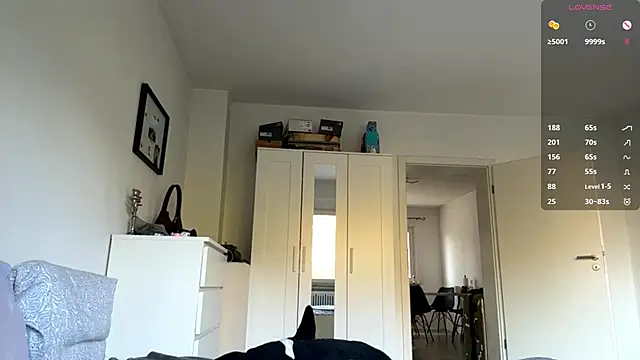 MaydaCornwall online show from September 28, 2025, 7:04 am