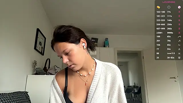 MaydaCornwall online show from October 11, 2025, 7:09 am