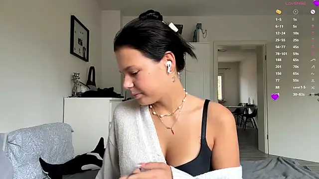 MaydaCornwall online show from November 15, 2025, 8:07 am