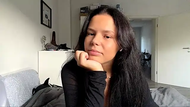 MaydaCornwall online show from November 2, 2025, 3:06 pm