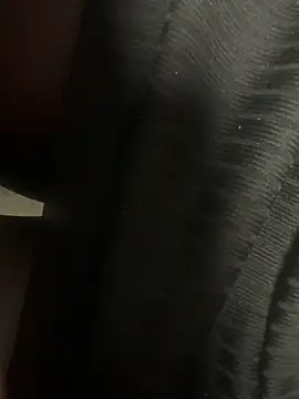 HiddenHoneyLDN online show from December 18, 2025, 1:37 pm