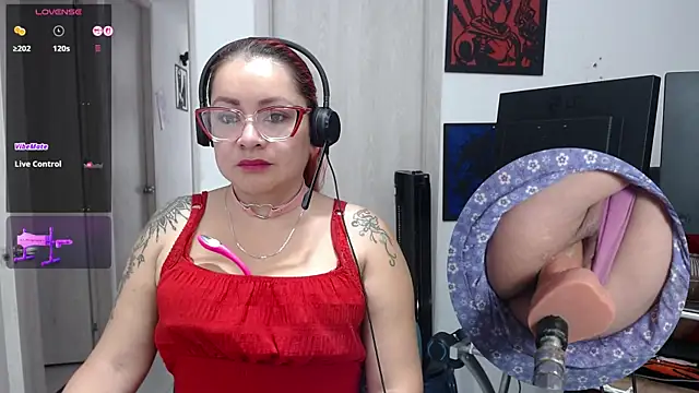 leidydi223 online show from December 4, 2025, 2:27 pm