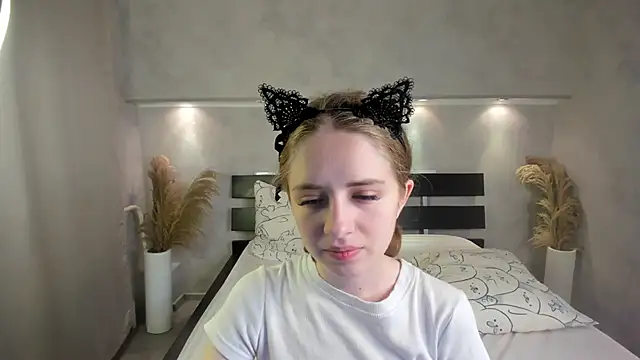 Camilla Kelly online show from October 11, 2025, 1:06 am