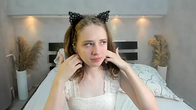 Camilla Kelly online show from October 15, 2025, 1:15 am