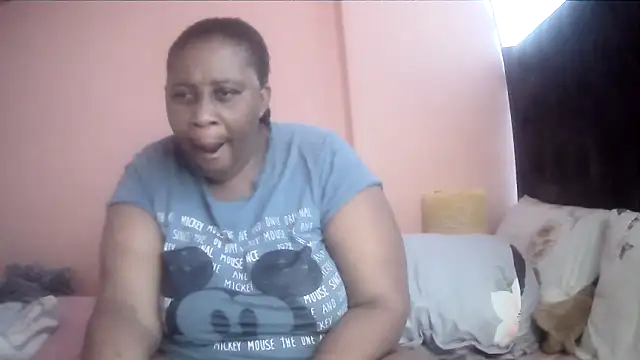 HUGEASSXXXXX online show from November 22, 2025, 4:55 am