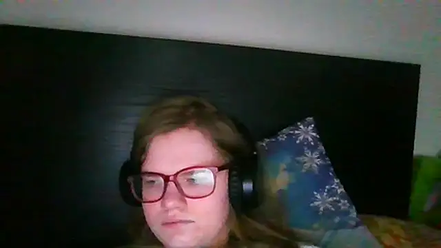 Snapshot of Moonolighta chatting on February 10, 2026, 11:20 am Moonolighta online show from February 10, 2026, 11:20 am