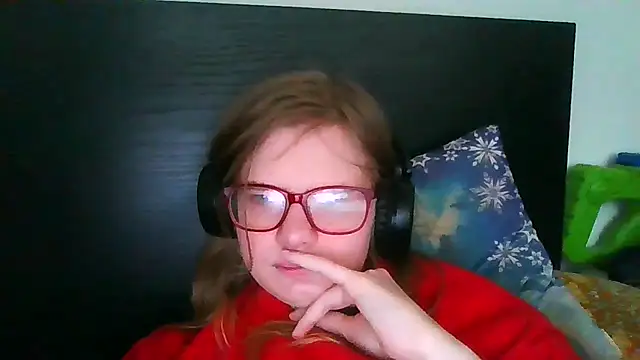 Snapshot of Moonolighta chatting on February 15, 2026, 8:57 am Moonolighta online show from February 15, 2026, 8:57 am