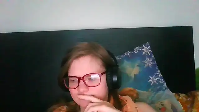 Snapshot of Moonolighta chatting on March 3, 2026, 11:06 am Moonolighta online show from March 3, 2026, 11:06 am