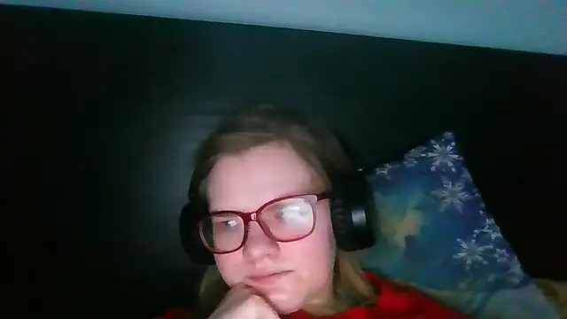 Snapshot of Moonolighta chatting on February 17, 2026, 3:20 pm Moonolighta online show from February 17, 2026, 3:20 pm