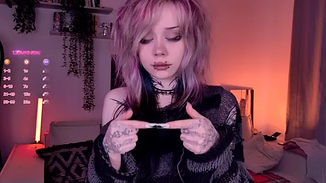 Lollyshy online show from November 23, 2025, 10:14 am