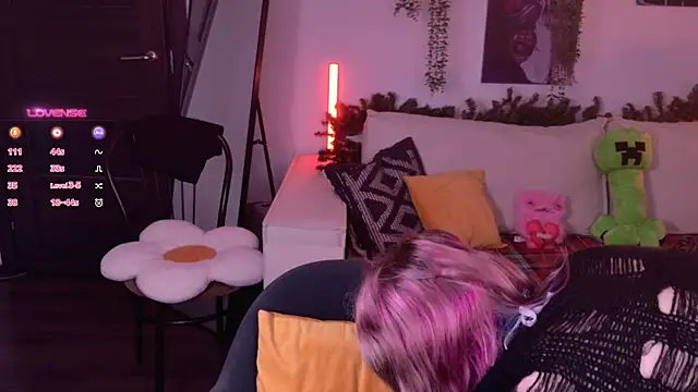 Lollyshy online show from December 2, 2025, 8:05 am