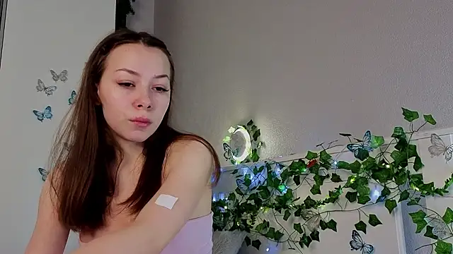 Snapshot of BlushinBloom chatting on February 20, 2026, 5:59 am BlushinBloom online show from February 20, 2026, 5:59 am