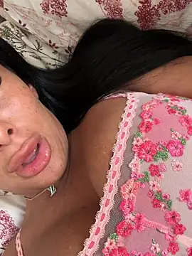 AriannaIsabellax online show from April 5, 2026, 1:07 pm