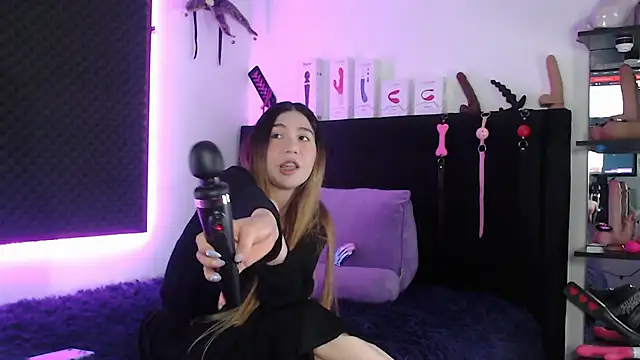 karlamoon23 online show from November 26, 2025, 10:32 pm