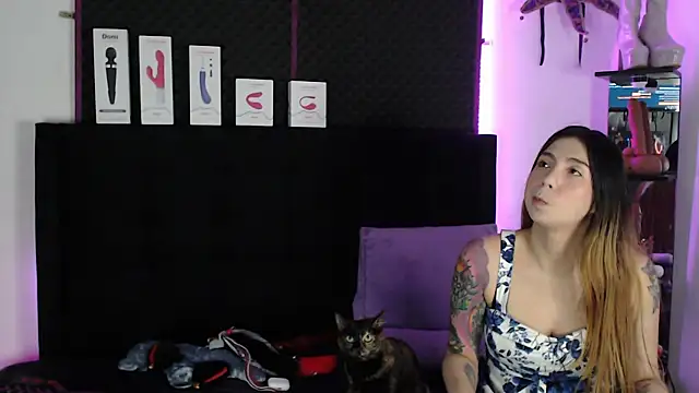 karlamoon23 online show from December 21, 2025, 10:43 pm