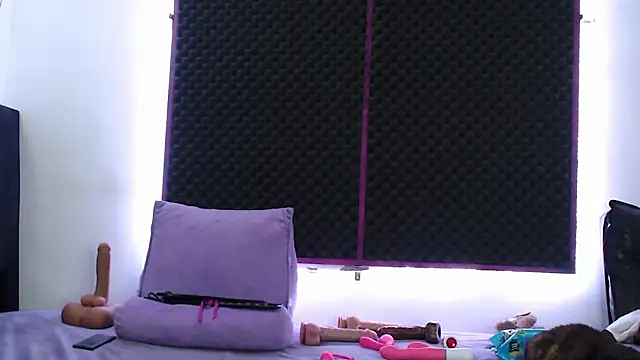 karlamoon23 online show from October 25, 2025, 1:12 pm