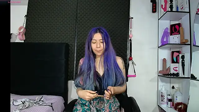 karlamoon23 online show from March 16, 2026, 8:33 pm