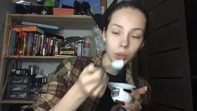 Yuna5343 online show from December 16, 2025, 8:13 pm