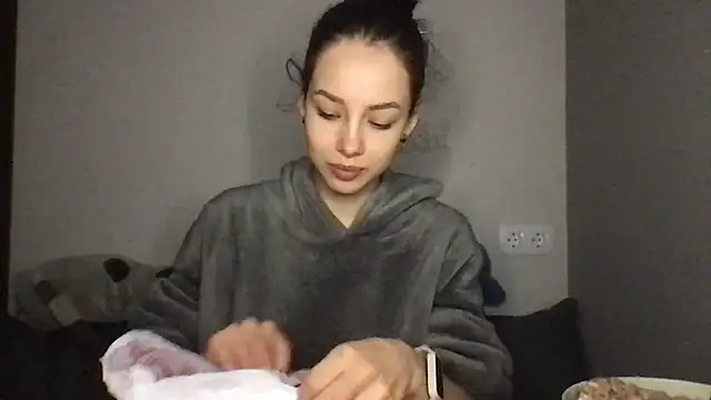 Yuna5343 online show from January 10, 2026, 8:48 pm