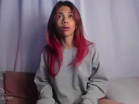 Laurenn 2 online show from October 15, 2025, 5:06 am