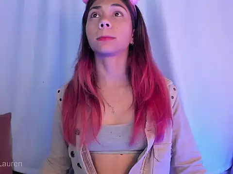 Laurenn 2 online show from November 17, 2025, 3:32 am