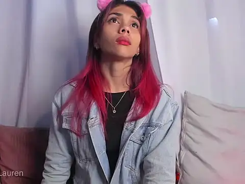 Laurenn 2 online show from October 14, 2025, 5:02 pm