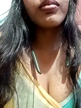 kaviyaponnu0987 online show from October 5, 2025, 2:19 pm