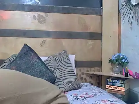 Juicy Candy-Reloaded online show from December 15, 2025, 8:25 pm