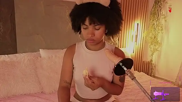 Lolalewis777 online show from November 17, 2025, 9:41 pm