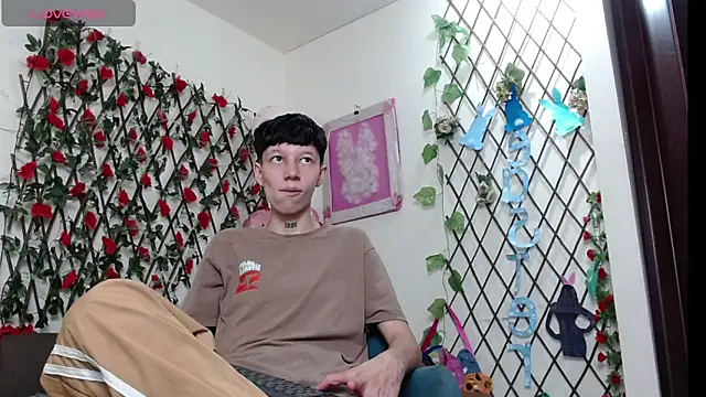 Snapshot of LiamBrown09 chatting on April 20, 2026, 7:48 pm LiamBrown09 online show from April 20, 2026, 7:48 pm