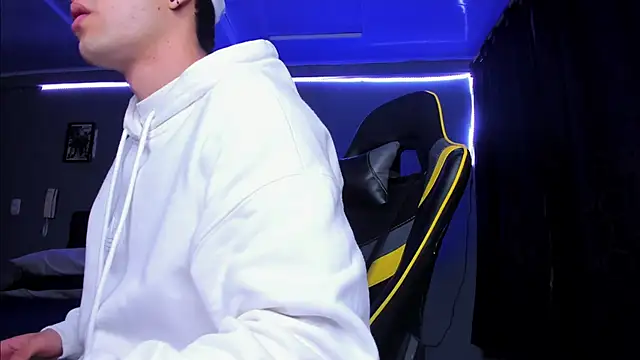 alexgiraldo   online show from November 1, 2025, 10:53 am