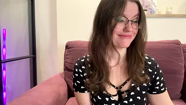 mia shine bright wow online show from September 9, 2025, 2:43 am