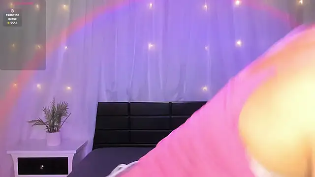 Evolet Bee online show from November 12, 2025, 1:26 pm