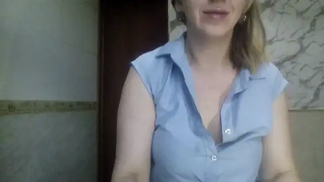 Snapshot of MiyaHottie chatting on June 30, 2026, 2:22 am MiyaHottie online show from June 30, 2026, 2:22 am