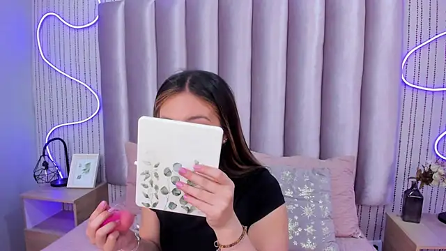 SamanthaPeachss online show from November 11, 2025, 11:49 am