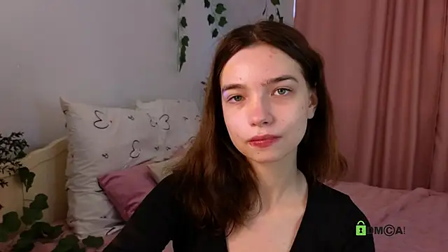 Evi Brook online show from September 13, 2025, 6:46 am