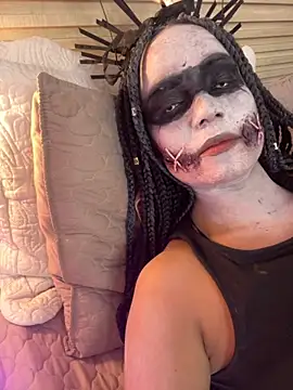 Samara Hadi  online show from October 26, 2025, 10:54 pm