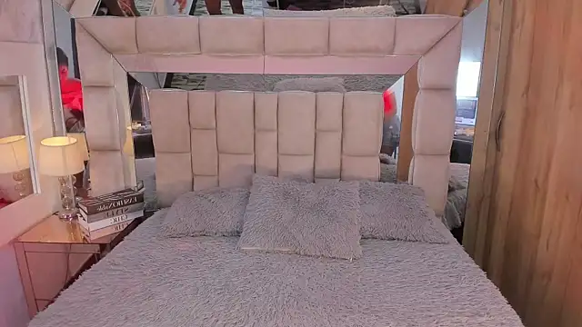 Snapshot of MaddyGray_ chatting on September 20, 2025, 6:13 pm MaddyGray online show from September 20, 2025, 6:13 pm