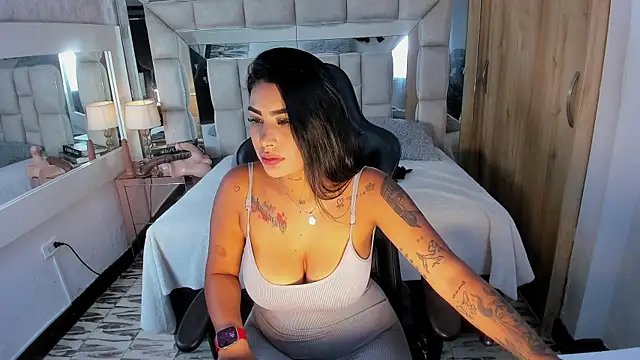 Snapshot of MaddyGray_ chatting on September 19, 2025, 7:07 pm MaddyGray online show from September 19, 2025, 7:07 pm